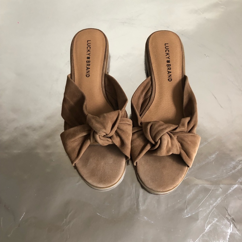Lucky Brand Suede Bow Accent Sandals